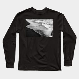 Black White Noir Ocean Tide Waves on Sandy Beach Long Sleeve T-Shirt